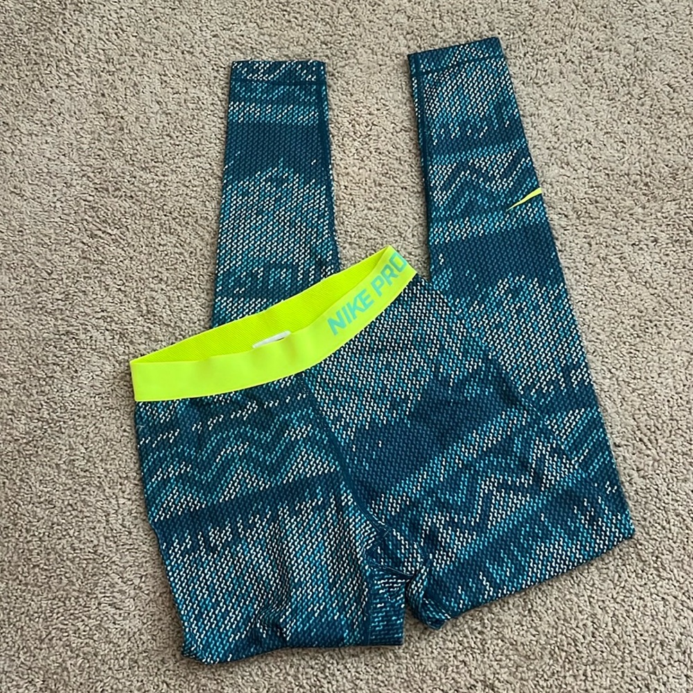 Nike Women’s Pro Leggings Size Small